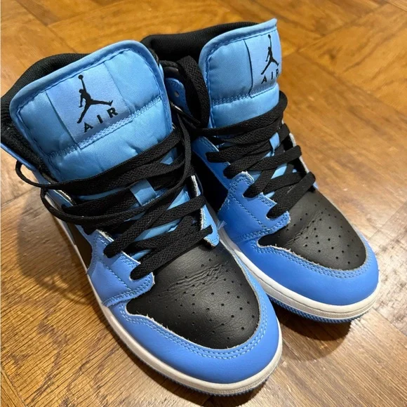 Nike Air Jordan
Air Jordan 1 Mid "University Blue/Black" sneakers - Picture 6 of 6